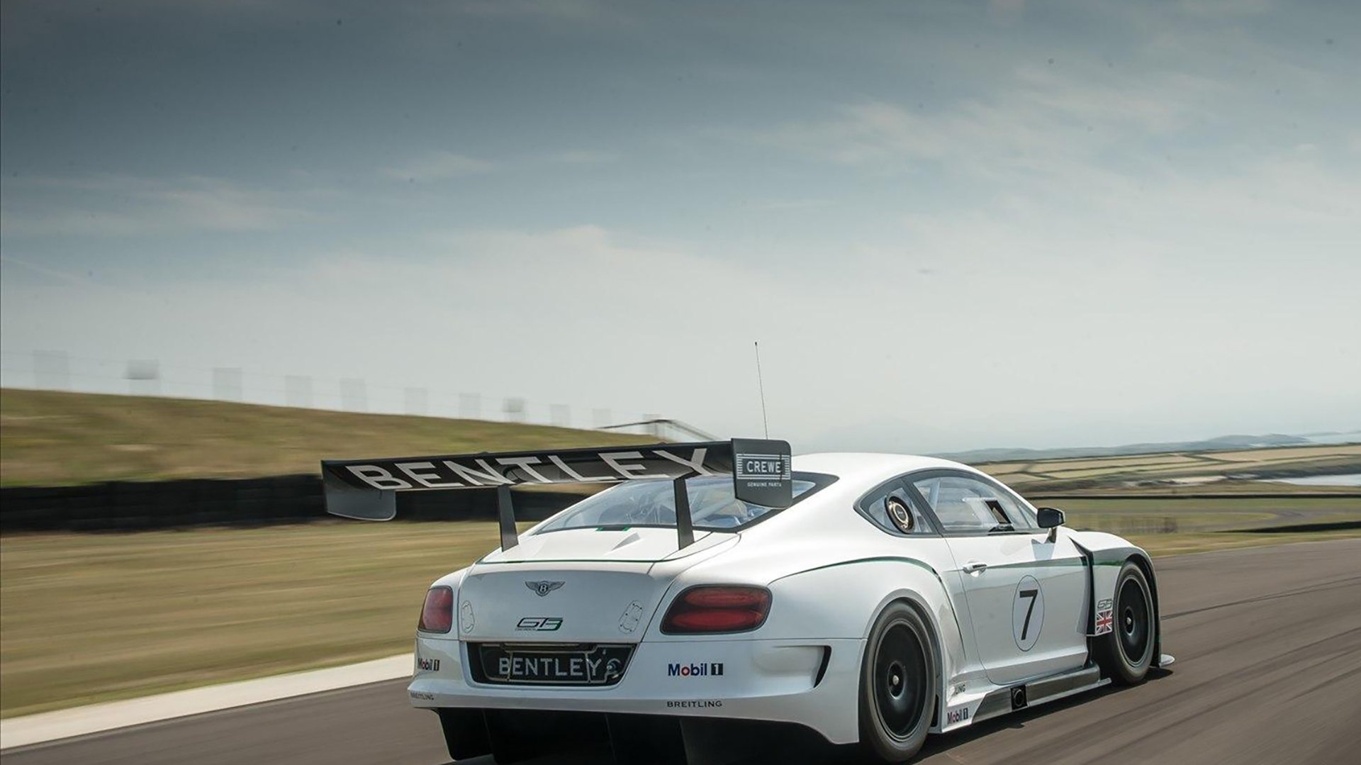 开云APP-伯纳乌惊现叛将弑主！厄德高率美洲弱旅补时绝杀皇马，这场友谊赛为何刺痛美凌格？